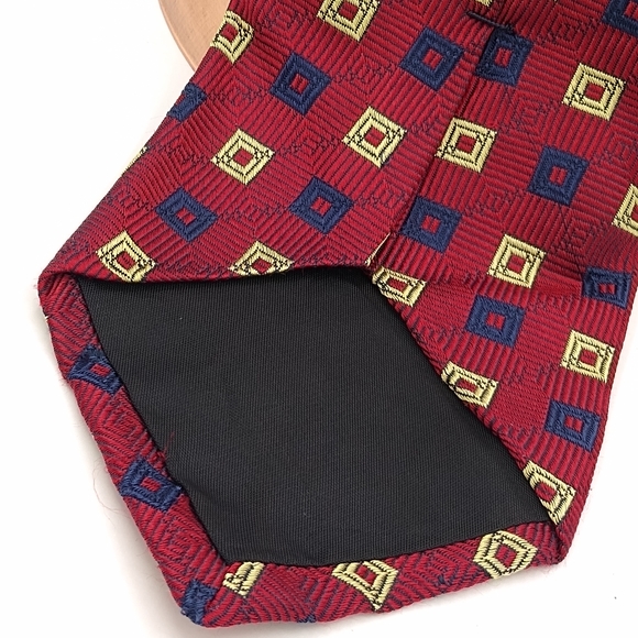 Jos A Banks 100% Silk Red Foulard Geometric Pattern Jacquard Necktie Men's Tie - Picture 7 of 9